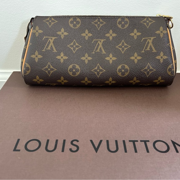 Louis Vuitton Eva Monogram Handbag. - Picture 9 of 16